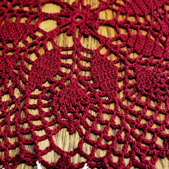 Vintage Style New Hand Crafted Burgundy and White, 20" Pineapple Doily. - Picture 3 of 5